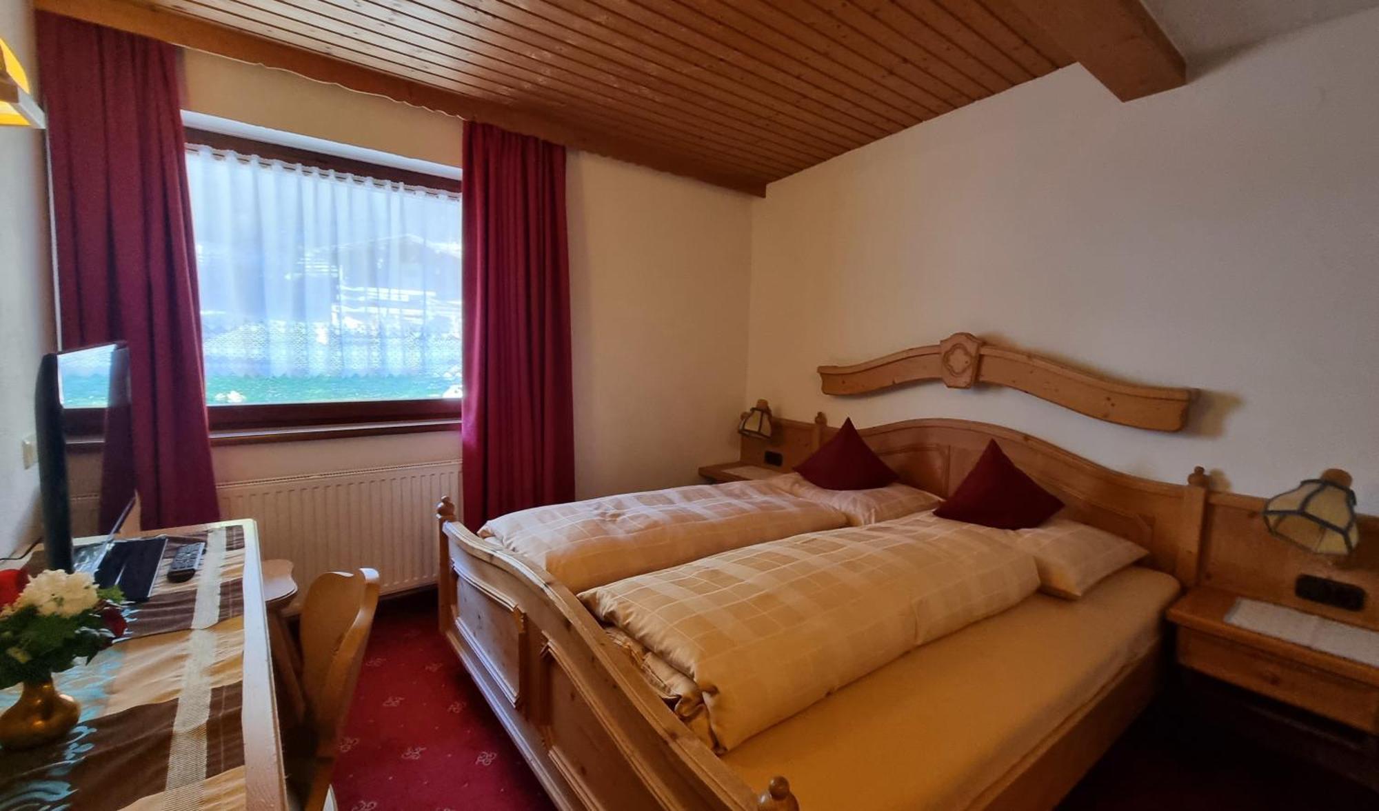 Hotel Garni Friedheim Sankt Anton am Arlberg Room photo