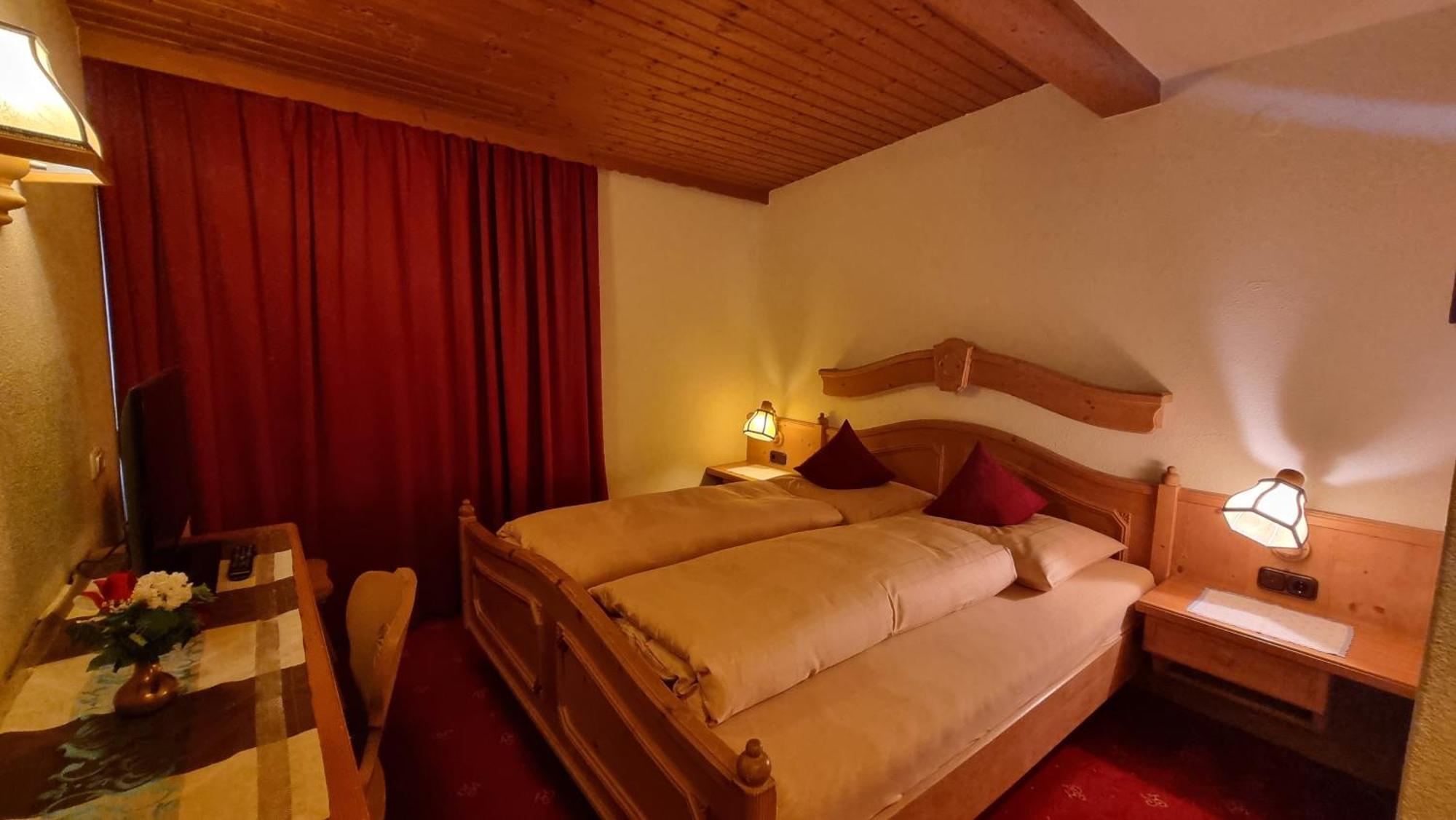 Hotel Garni Friedheim Sankt Anton am Arlberg Room photo